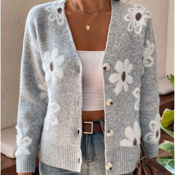 New gray floral print button down cardigan sweater - Picture 2 of 6